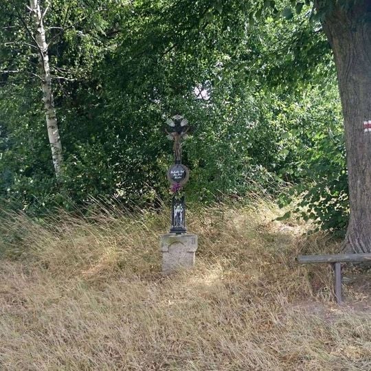 Kříž jižně od Mladé Vožice u Dubiny