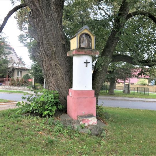 Boží muka v ulici Za Jezerem ve Veltrubech