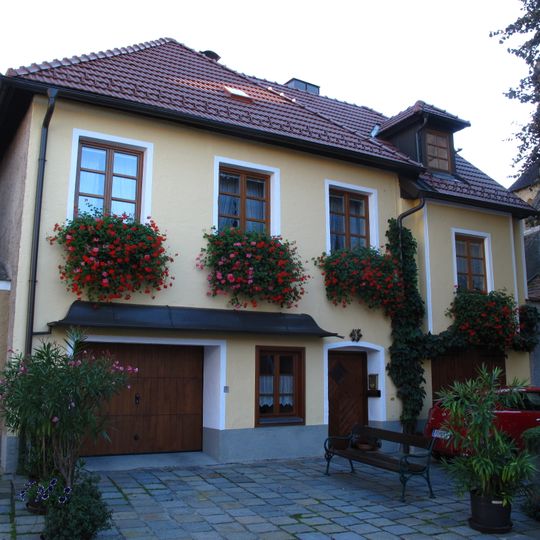 Wohn- und Geschäftshaus, ehem. Preßhaus