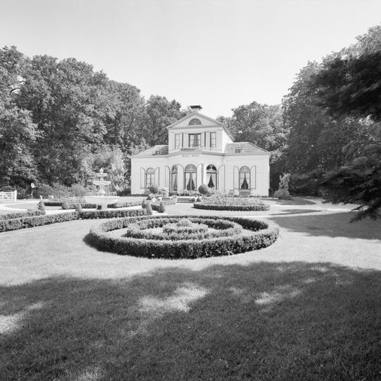 Riniastate, tuin en park