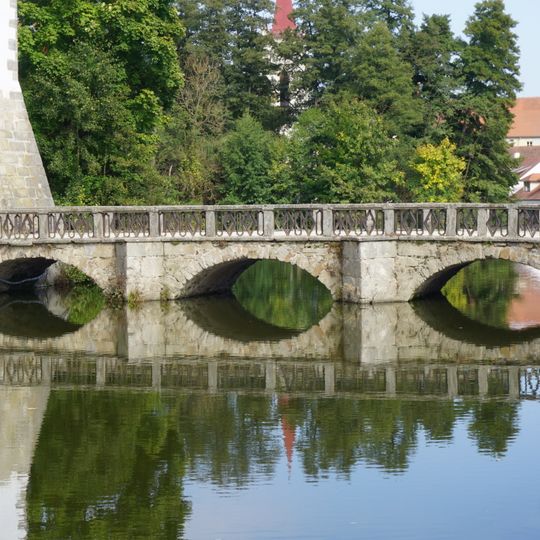 Most do zámku Blatná