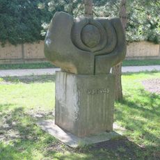 Pomník osvobození v parku v ulici Míru v Novosedlicích