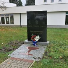 Pomník k 100. výročí republiky u školy v ulici Pionýrů v Stráži pod Ralskem