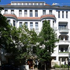 Mietshaus mit Vorgarteneinfriedung Schlüterstraße 41