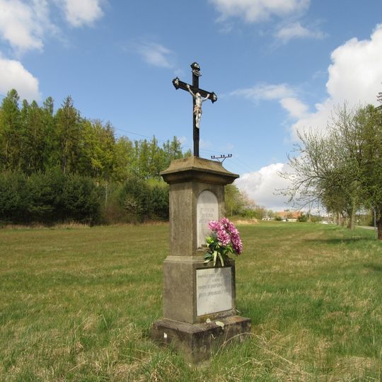 Kříž u Otročkova na křižovatce