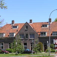 Blokje van drie geschakelde woningen
