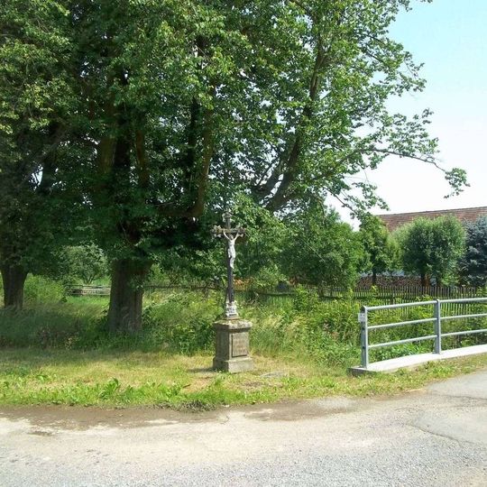 Kříž u mostu v Lučkovicích