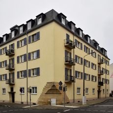 Doppelwohnhaus (mit Goethestraße 106) in Ecklage Alexander-Puschkin-Platz 2a