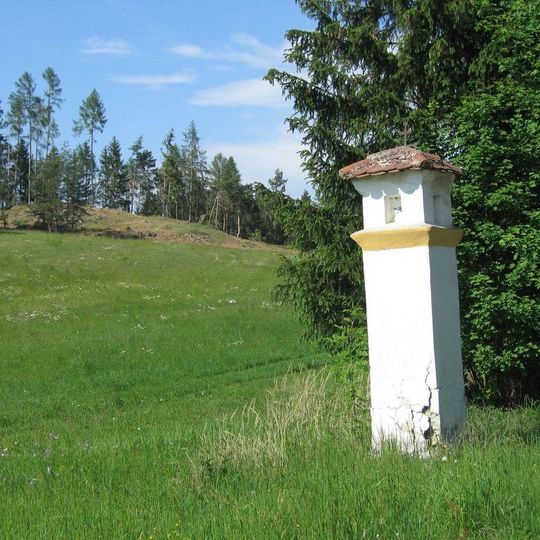 Výklenková kaplička u křižovatky silnic východně od Stříteže
