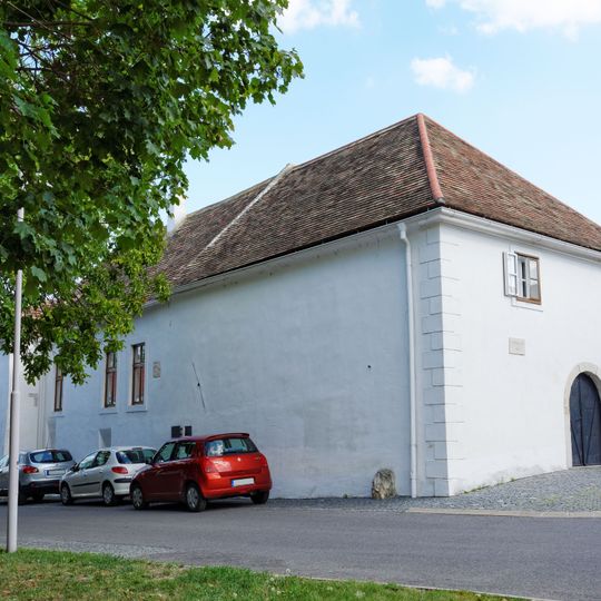 Wohnhaus samt Nebengebäuden