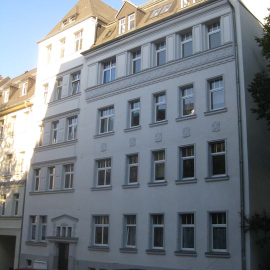 Mietshaus in geschlossener Bebauung konzipiert Jahnstraße 69
