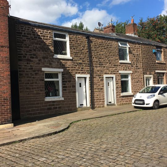 7-11, Springfield Street