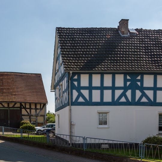 Fachwerkwohnhaus mit Scheune