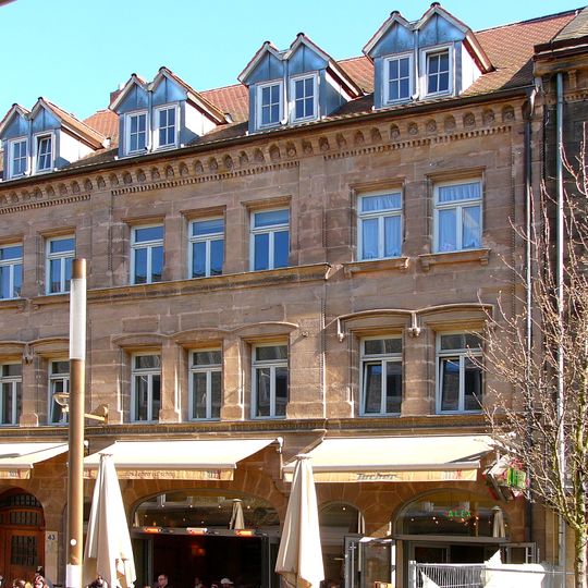 Wohn- und Geschäftshaus