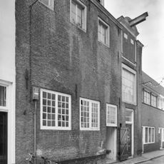 Pakhuis met rechte gevel