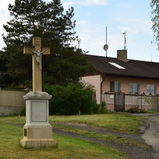 Kříž u domu 11 v Bílencích