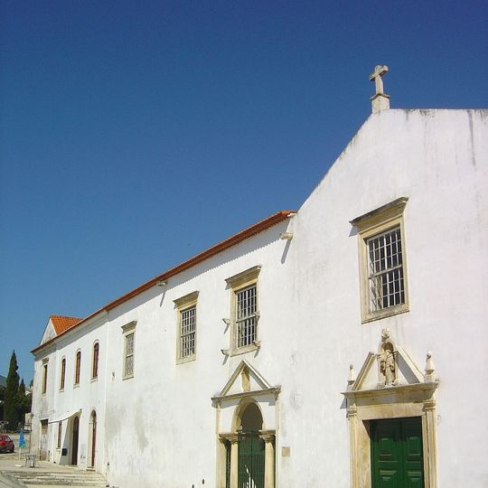 Igreja de Nossa Senhora dos Anjos, compreendendo o túmulo de Diogo de Azambuja, e claustro anexo