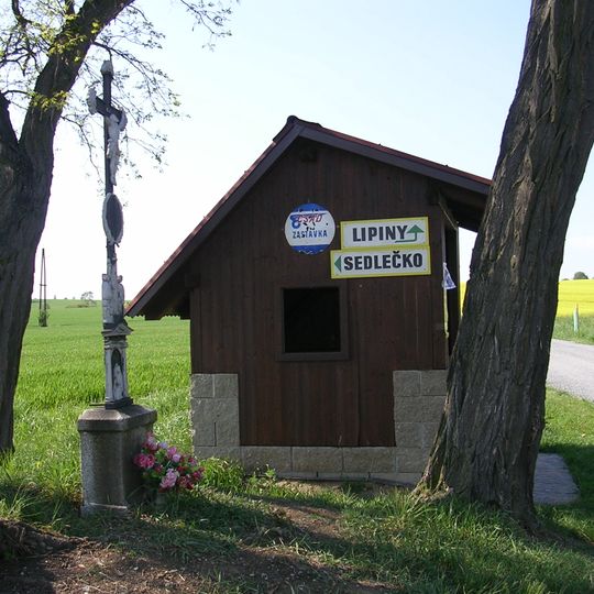 Kříž jihozápadně od Veliše