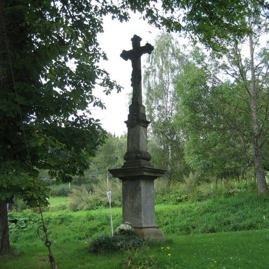 Boží muka před kaplí sv. Jana Nepomuckého v Klepáčově