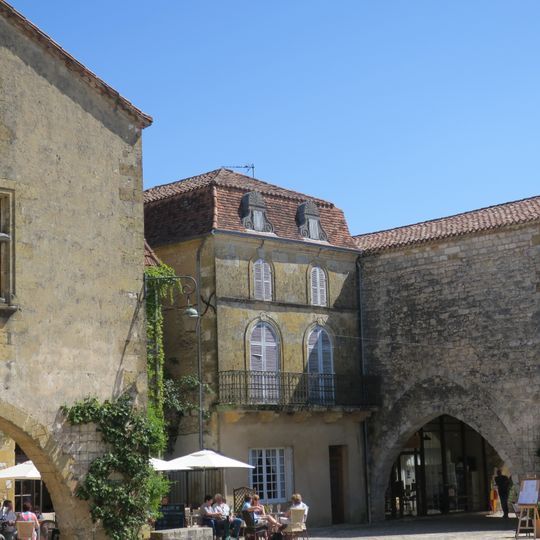 Maison, 28 rue Notre-Dame, Place des Cornières