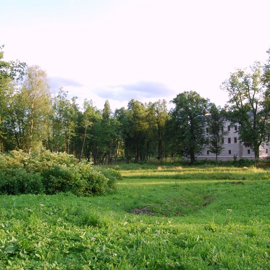 Karpniki Castle park