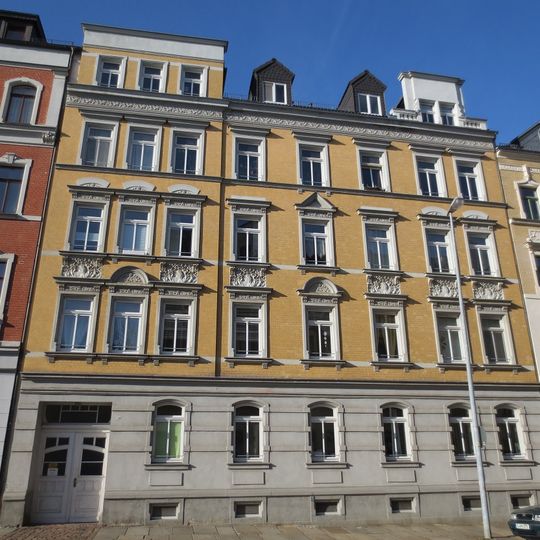 Mietshaus in geschlossener Bebauung Winklerstraße 21