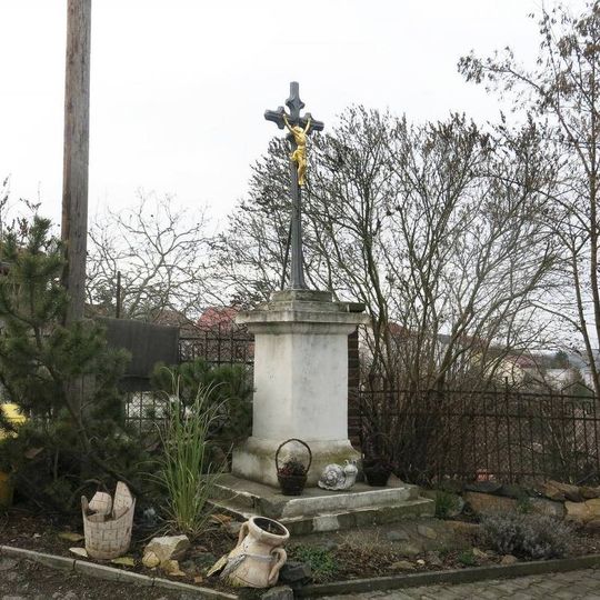 Kříž u domu 34 ve Větrušicích