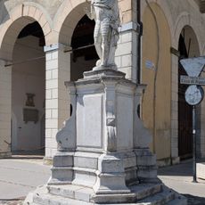 Statue