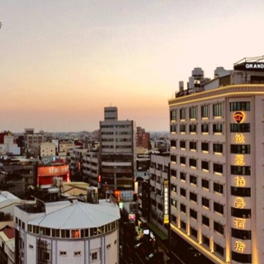 Grand Earl Hotel
