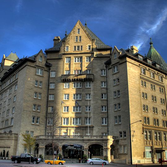 Hotel Macdonald