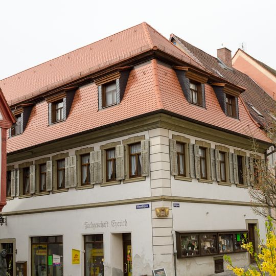 Wohn- und Geschäftshaus