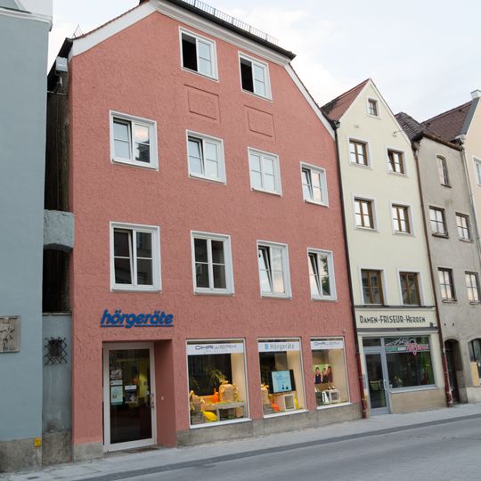 Wohn- und Geschäftshaus