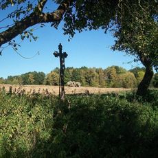 Kříž u Mlýnů u polní cesty