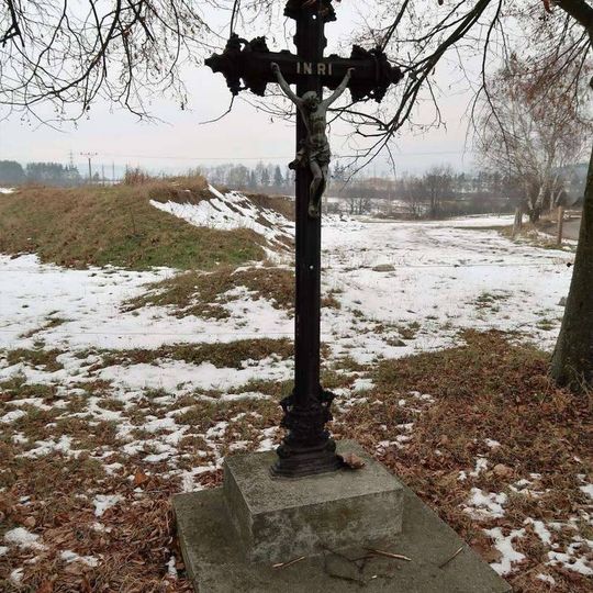 Kříž u školy v Oseku