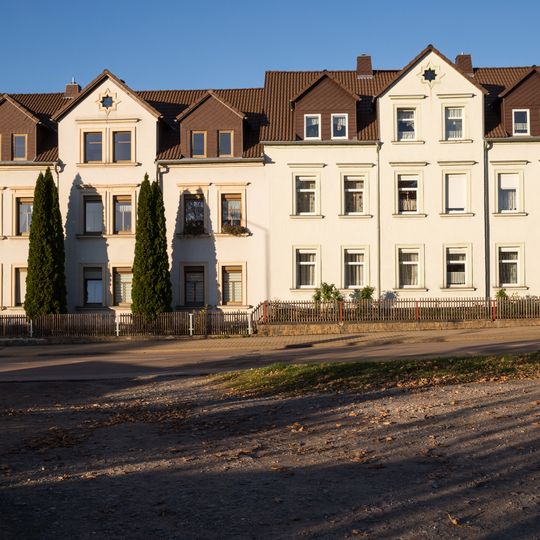 Mietshaus in halboffener Bebauung Berthelsdorfer Straße 2