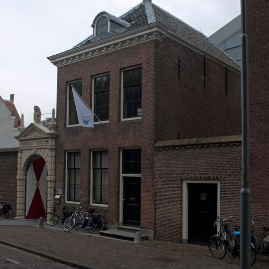 Poortje voormalige brouwerij "De Drie Tonnekens"