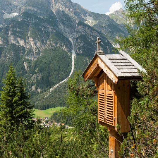 Kreuzweg, 14 Stationsbildstöcke