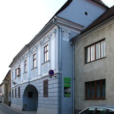 Residential building Walterstraße 10