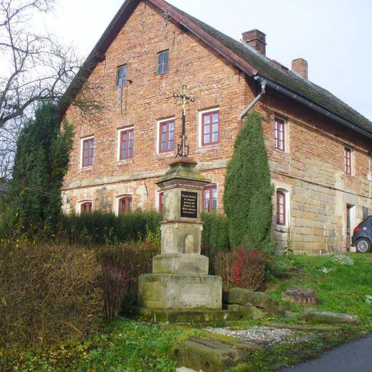 Kříž u domu 66 v Kozlech