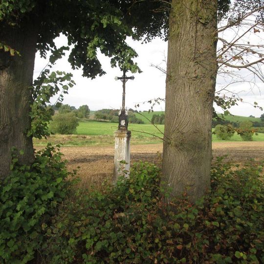 Kříž severně od Tlumačova v údolí Nevolického potoka