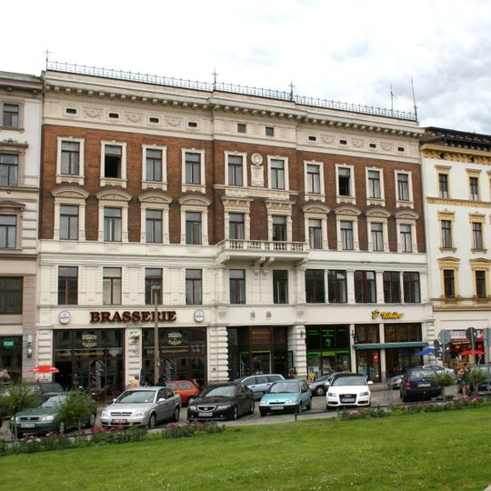 Wohn- und Geschäftshaus in geschlossener Bebauung Postplatz 14, 15