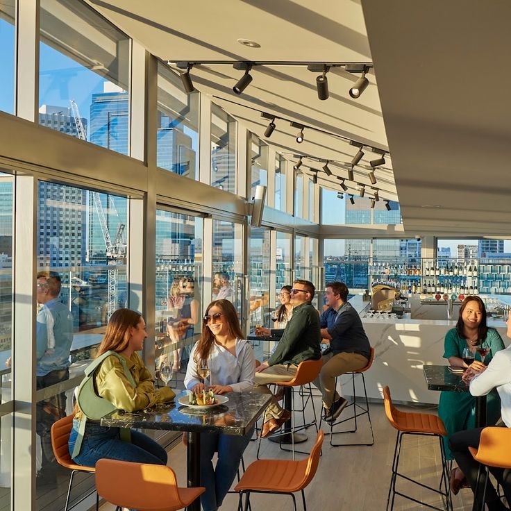 18 Knots Rooftop Bar