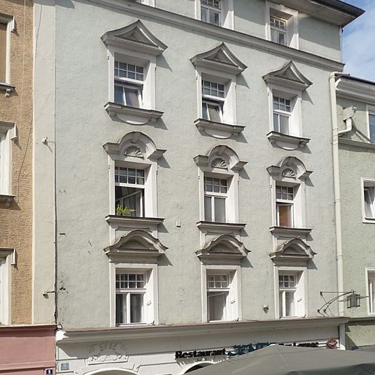 Wohn- und Geschäftshaus, ehemaliges Gasthaus