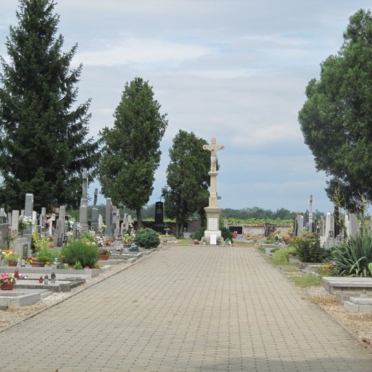 Hlavní kříž na hřbitově