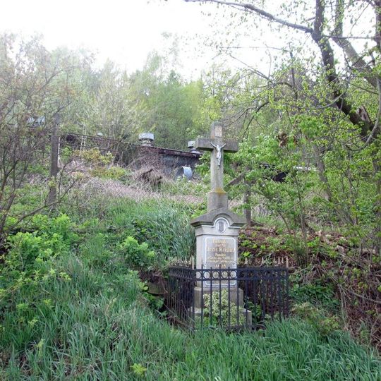 Kříž severně od Čelistné u lesa