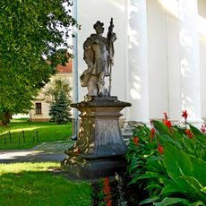 Socha svatého Floriána u kostela ve Slavkově u Brna