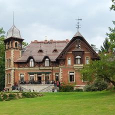 Dębowy Palace in Karpniki