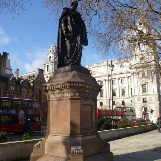 Estátua de Benjamin Disraeli