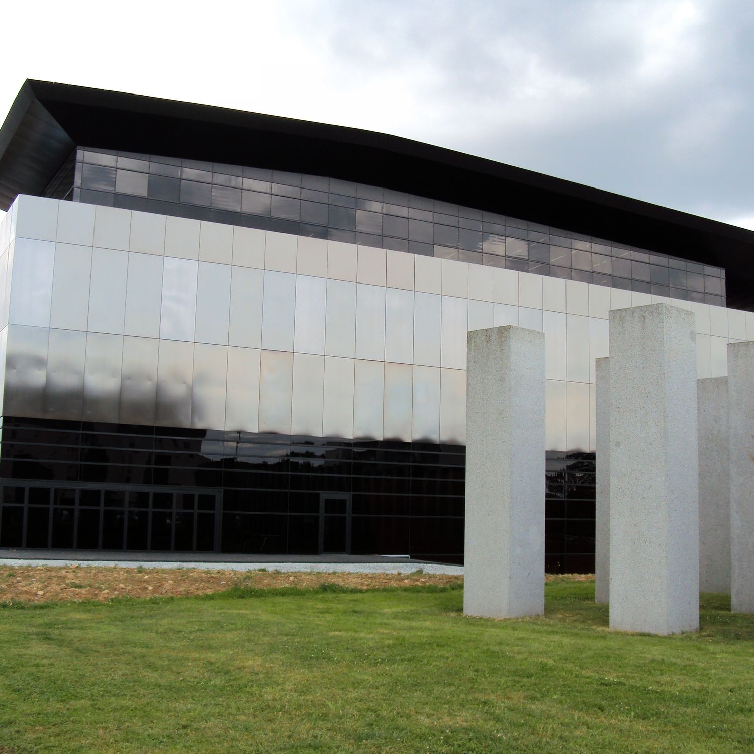 Bâtiment du Frac Bretagne - Musée d'art contemporain dans le quartier ...