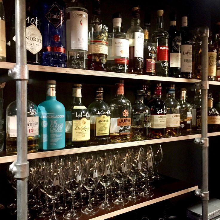 Une fille et des quilles